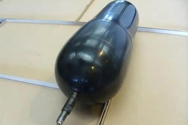 蓄能器里面的液壓油有哪些污染與危害？
